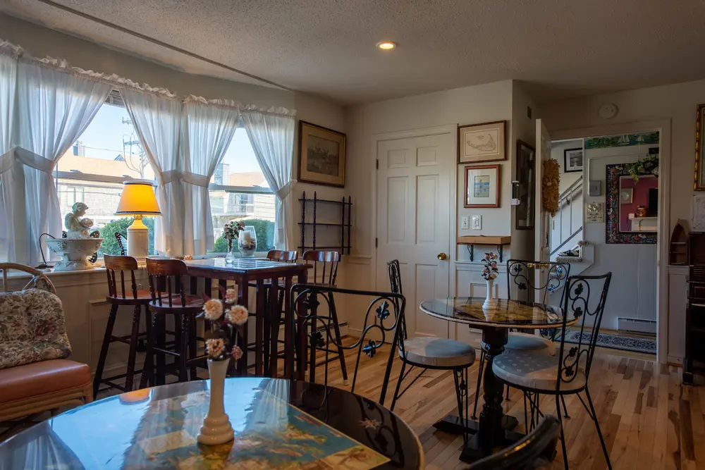 Breakfast room with small tables and sunny windows