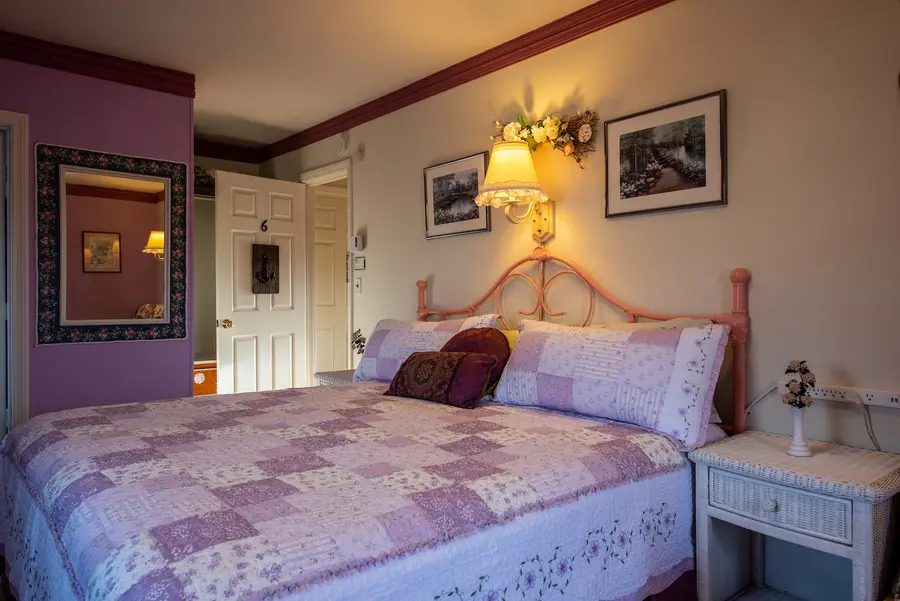 Guest room with patchwork quilt